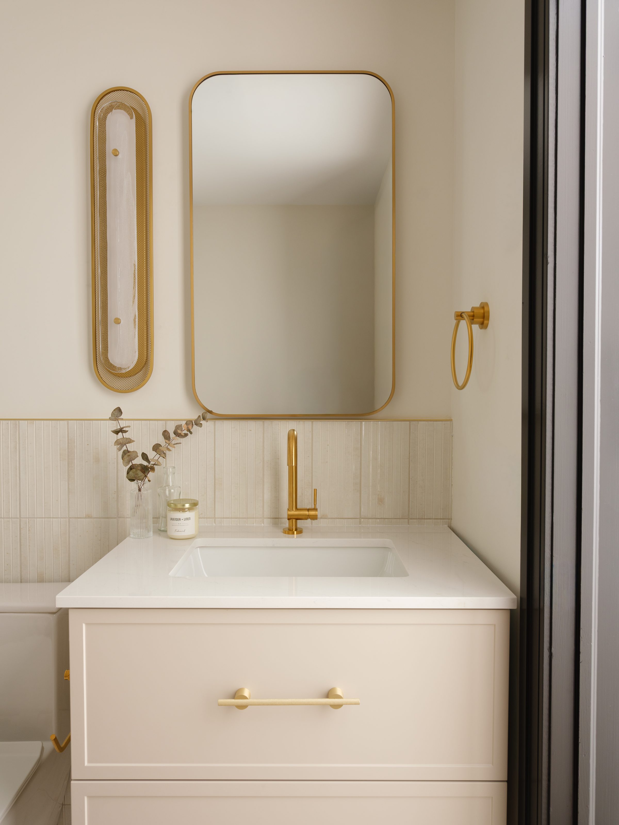 Second powder room